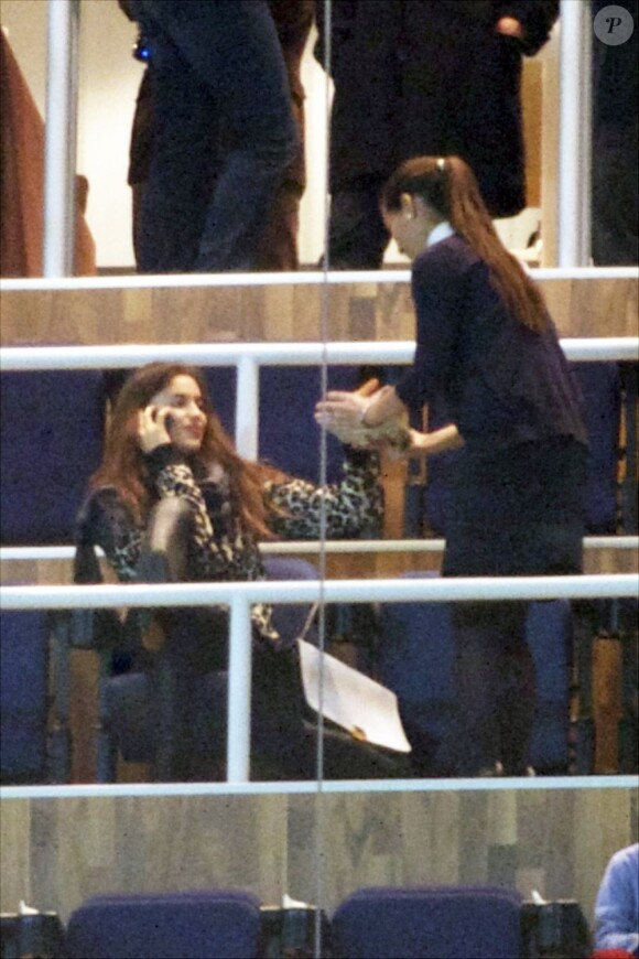 Irina Shayk passionnée par le match de son homme Cristiano Ronaldo avec le Real Madrid face au Borussia Dortmund le 6 novembre 2012 au Santiago Bernabeu de Madrid