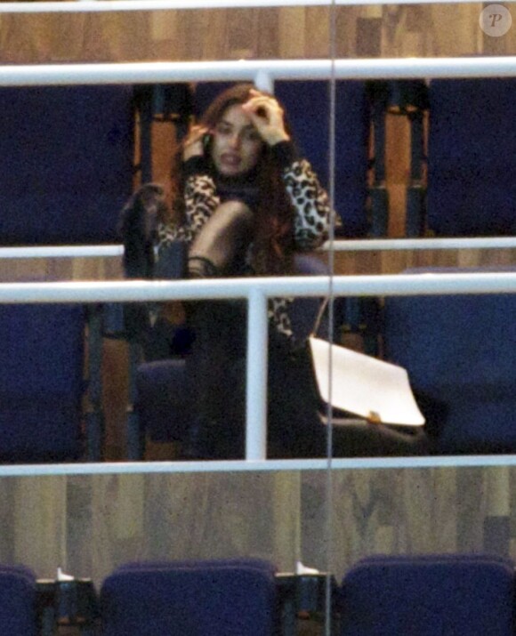 Irina Shayk passionnée par le match de son homme Cristiano Ronaldo avec le Real Madrid face au Borussia Dortmund le 6 novembre 2012 au Santiago Bernabeu de Madrid