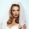 Aurelia Gliwski se mue en mariée coquine avec la collection Bridal Lingerie 2012 de Collette Dinnigan.
