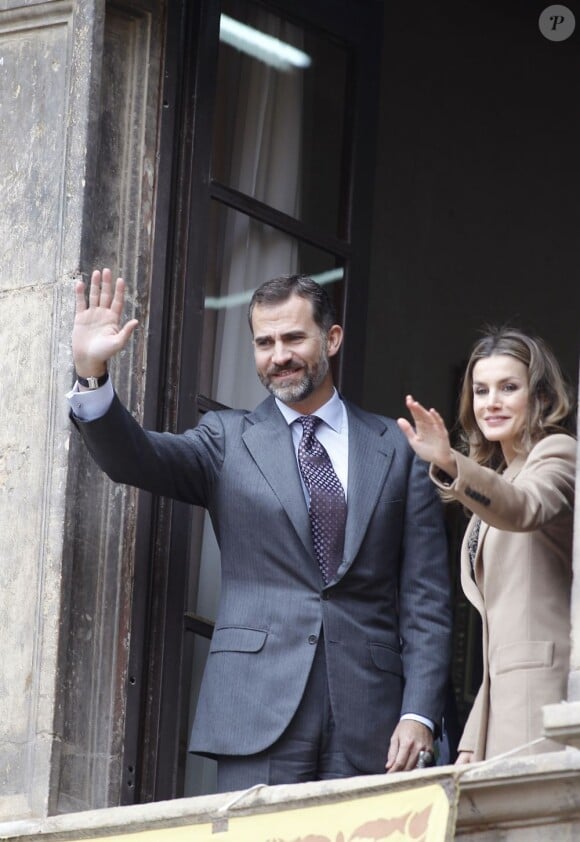 Le prince Felipe d'Espagne et son épouse Letizia à Alcañiz le 7 novembre 2012, en visite pour le 600e anniversaire de la Concorde d'Alcañiz et du Compromis de Caspe, chapitre historique fondamental de l'histoire de la région d'Aragon.
