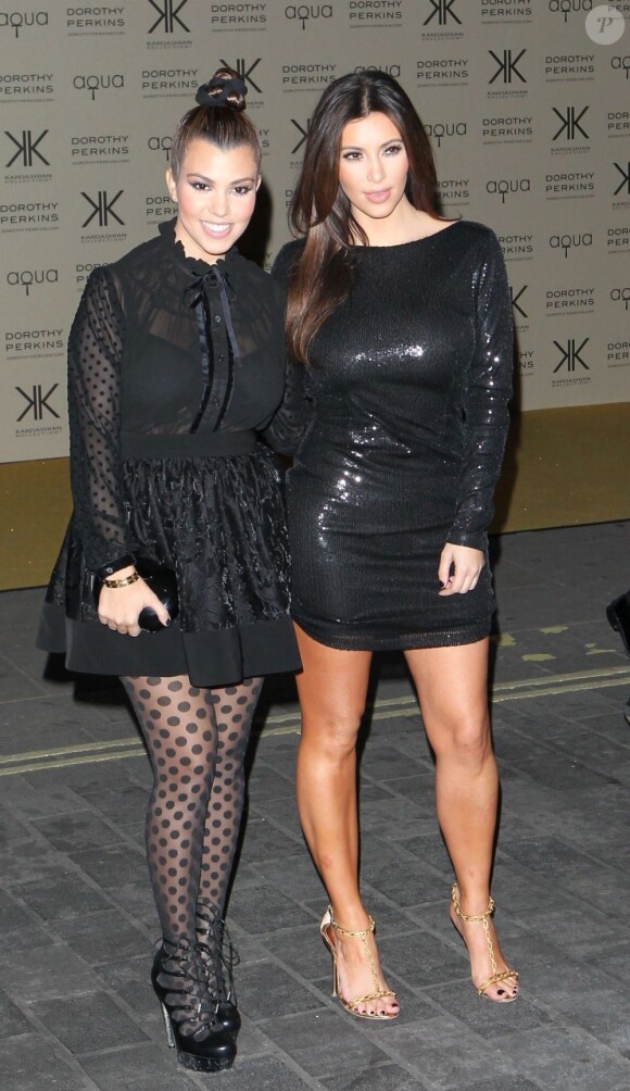 Kourtney et Kim Kardashian lancent la nouvelle Kardashian Kollection à l'Aqua. Londres, le 8 novembre 2012.