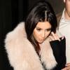 Kim Kardashian quitte son hôtel, le Dorchester, et se dirige au Met Bar. Londres, le 8 novembre 2012.