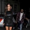 Kim Kardashian et Kanye West arrivent à un studio d'enregistrement après avoir dînés au restaurant Hakkasan. Londres, le 8 novembre 2012.