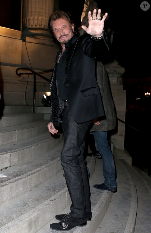 Johnny Hallyday arrive à la soirée Chanel pour l'exposition La Petite Veste Noire au Grand Palais, le 8 novembre 2012 à Paris.