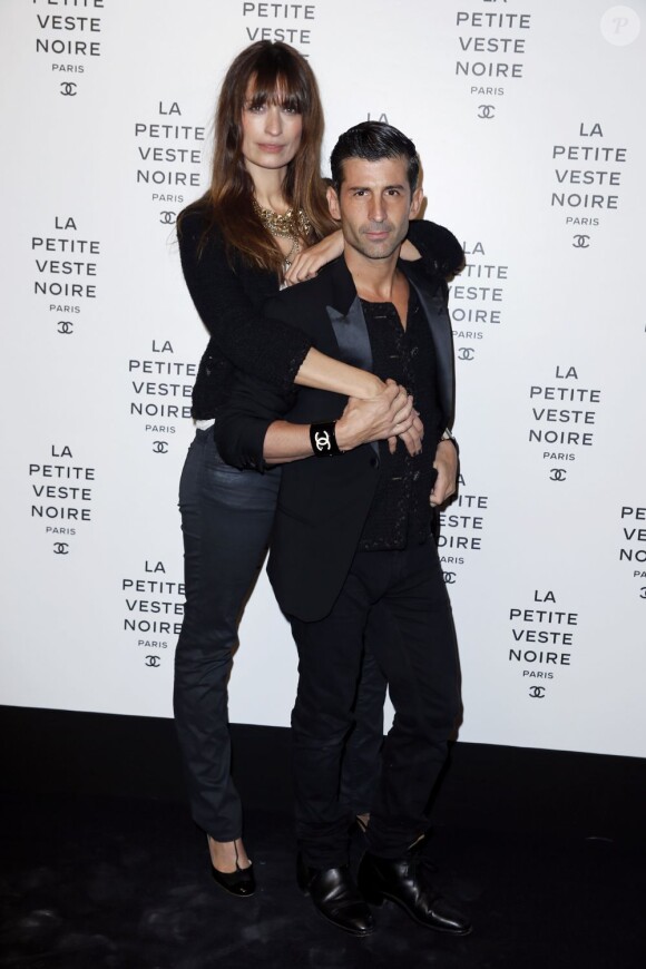 Caroline de Maigret et André arrivent à la soirée Chanel pour l'exposition La Petite Veste Noire au Grand Palais, le 8 novembre 2012 à Paris.
