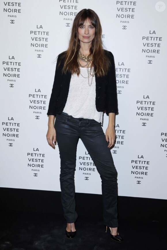 Caroline de Maigret arrive à la soirée Chanel pour l'exposition La Petite Veste Noire au Grand Palais, le 8 novembre 2012 à Paris.