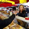 Valerie Trierweiler a fait un petit tour sur le marché de Brive-la-Gaillarde lors de son passage à la Foire du livre le 10 novembre 2012