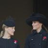 Kate Middleton, en l'absence de Camilla Parker Bowles, était complice avec la comtesse Sophie de Wessex pour les célébrations du Dimanche du Souvenir (Remembrance Sunday), le 11 novembre 2012 au cénotaphe de Londres.