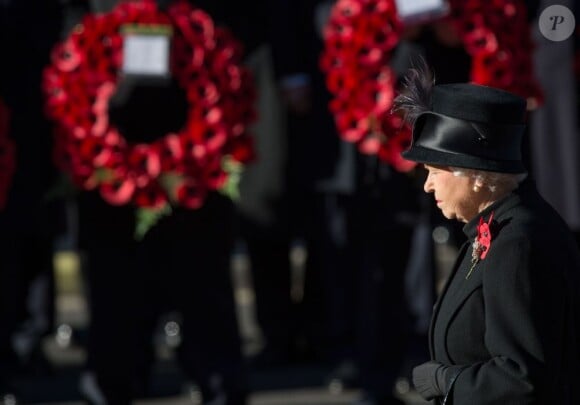 La reine Elizabeth II au cours des célébrations du Remembrance Sunday (Dimanche du Souvenir), au cénotaphe de Londres le 11 novembre 2012.