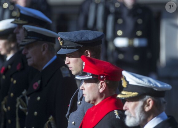 Le prince William et la famille royale lors des célébrations du Dimanche du Souvenir (Remembrance Sunday) à Londres, au cénotaphe de Whitehall, le 11 novembre 2012.