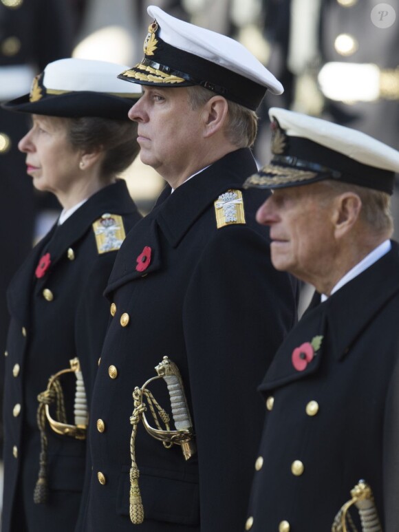 La princesse Anne, le prince Andrew, le prince consort Philip. Célébrations du Dimanche du Souvenir (Remembrance Sunday) à Londres, au cénotaphe de Whitehall, le 11 novembre 2012.