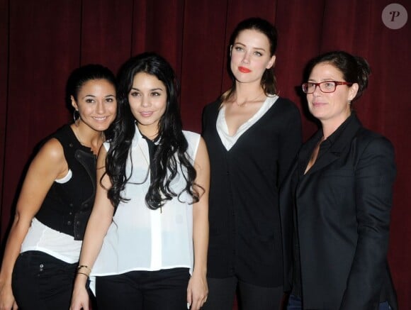 Vanessa Hudgens avec ses partenaires de théâtre Amber Heard, Maura Tierney et Emmanuelle Chriqui à l'after-show du gala 24 hours plays on Broadway à New York le 12 novembre 2012.