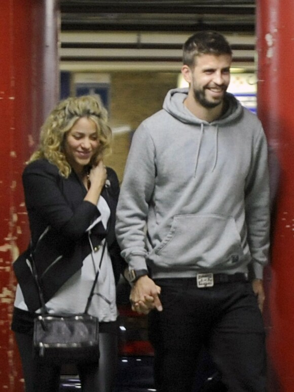 Shakira (enceinte) et Gerard Piqué ont été voir Skyfall au cinéma, à Barcelone en Espagne, le 14 Novembre 2012.