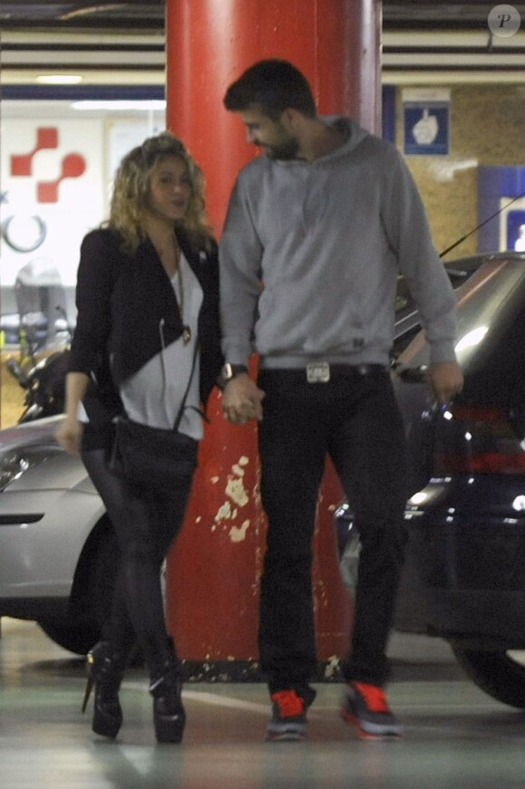 Shakira et Gerard Piqué ont été voir Skyfall au cinéma, à Barcelone en Espagne, le 14 Novembre 2012.