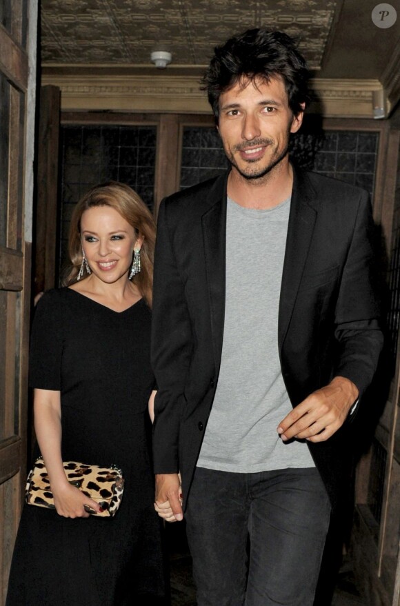 Kylie Minogue et Andrés Velencoso quittent le restaurant Little House à Londres. Le 18 septembre 2012.