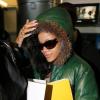 Rihanna se cache derrière ses grosses lunettes noires. Elle était à Paris dans le cadre de son 777 Tour, le 17 novembre 2012. Elle a fait du shopping chez les boutiques de lingerie Chantal Thomas et La Perla où P. Diddy, qui faisait du shopping dans la boutique d'en face, est venu la saluer.