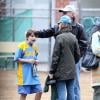 Harrison Ford et Calista Flockhart encouragent leur fils Liam jouer au football à Brentwood, le 17 novembre 2012.