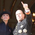 La princesse Charlene et le prince Albert II de Monaco au balcon du palais princier le 19 novembre 2012 pour la Fête nationale.