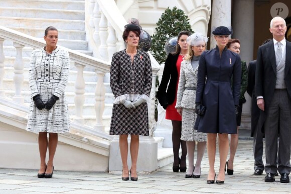 La princesse Stéphanie, la princesse Caroline de Hanovre, Melanie de Massy, sa mere Elisabeth-Anne de Massy et la princesse Charlene de Monaco - La famille princière de Monaco dans la cour du palais lors de la cérémonie militaire à Monaco le 19 novembre 2012.