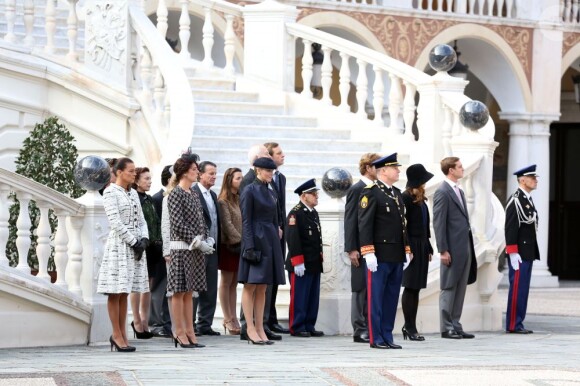 La famille princière de Monaco dans la cour d'honneur du palais pour la remise des insignes de grade et de médailles lors de la Fête nationale, le 19 novembre 2012.