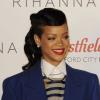 Rihanna célèbre la sortie de son album Unapologetic et les illuminations de Noël du centre commercial Westfield Stratford City. Londres, le 19 novembre 2012.