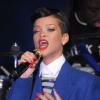 Rihanna chante Diamonds au centre commercial Westfield Stratford City. Londres, le 19 novembre 2012.
