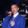 Rihanna chante Diamonds au centre commercial Westfield Stratford City. Londres, le 19 novembre 2012.