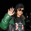 Rihanna quitte son hôtel sur les coups de 6h du matin pour se diriger à l'aéroport d'Heathrow où l'attend son Boeing 777 et rejoindre New York. Londres, le 20 novembre 2012.