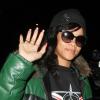 Rihanna quitte son hôtel sur les coups de 6h du matin pour se diriger à l'aéroport d'Heathrow où l'attend son Boeing 777 et rejoindre New York. Londres, le 20 novembre 2012.
