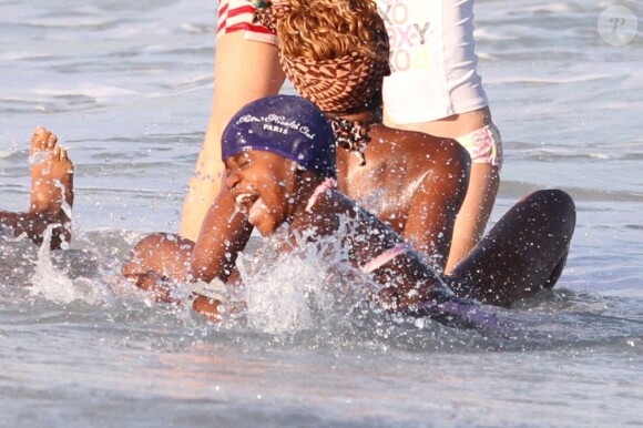 Mercy s'amuse à la plage à Miami le 19 novembre 2012.