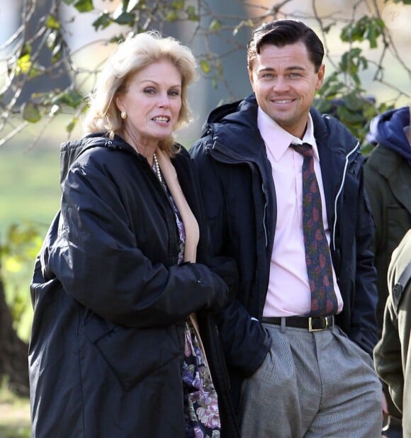 Leonardo DiCaprio et Joanna Lumley sur le tournage de The Wolf of Wall Street à Prospect Park dans Brooklyn à New York, le 20 novembre 2012.