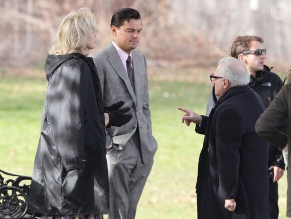 Leonardo DiCaprio et Joanna Lumley recoivent leurs instructions de Martin Scorsese sur le tournage de The Wolf of Wall Street à Prospect Park dans Brooklyn à New York, le 20 novembre 2012.