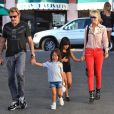 Johnny et Laeticia Hallyday font du shopping avec leurs filles Jade et Joy à Pacific Palisades, le 27 Septembre 2012.