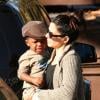 Sandra Bullock avec son fils Louis à la sortie de son école à Los Angeles le 20 novembre 2012.
