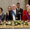 La reine Beatrix des Pays-Bas recevant le président slovaque Gasparovic à La Haye le 20 novembre 2012, tandis que Willem-Alexander et Maxima sont au Brésil.