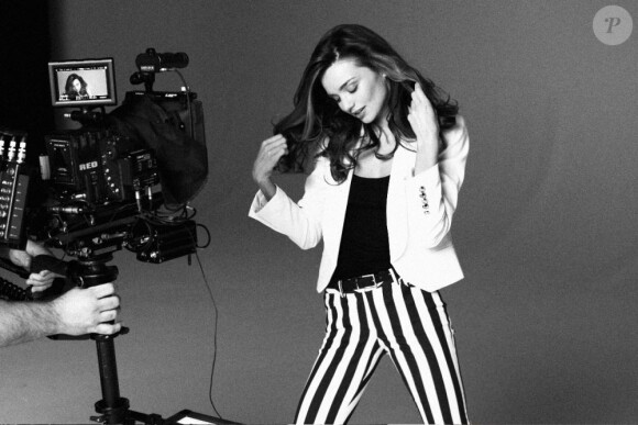 Miranda Kerr dans les coulisses de la campagne Mango