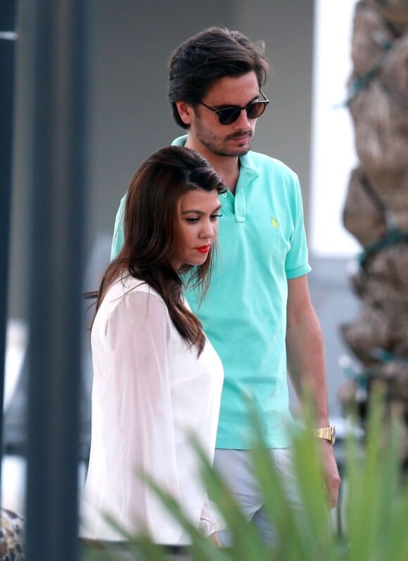 Kourtney Kardashian et son fiancé Scott Disick à Miami, le 19 novembre 2012.