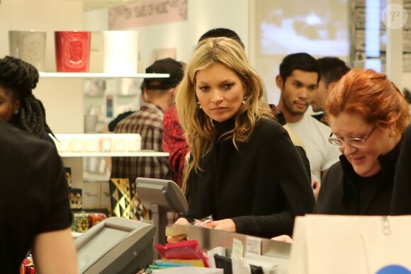 Kate Moss à Paris à la boutique Colette pour la dédicace de son livre le 21 novembre 2012
