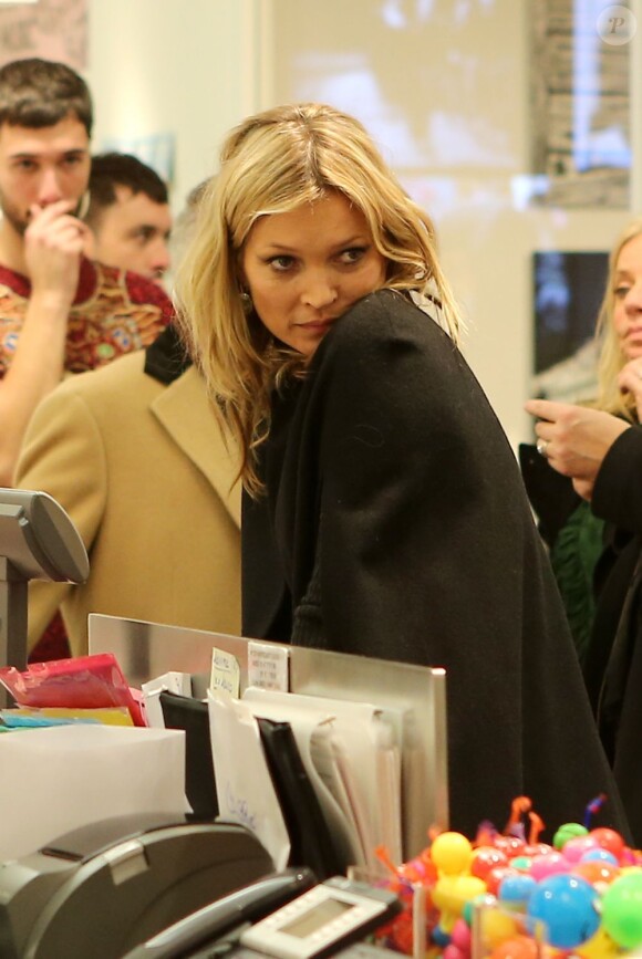 Kate Moss à Paris à la boutique Colette pour la dédicace de son livre le 21 novembre 2012