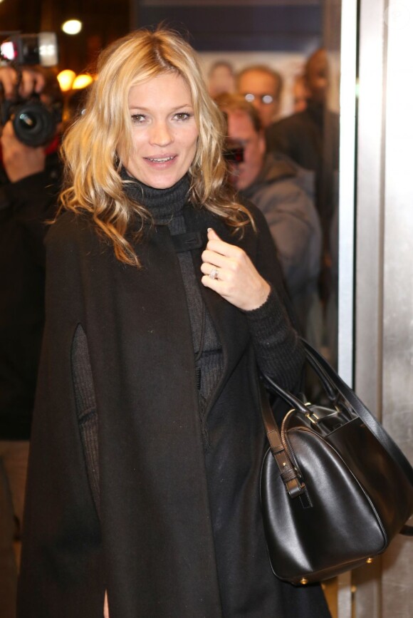 Kate Moss à Paris regagne la Gare du Nord le 21 novembre 2012