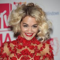 Rita Ora chasse Alexa Chung chez Superga