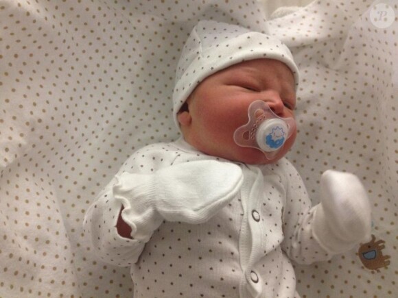 Tamera Mowry et son époux Adam Housley ont posté sur Twitter des photos de leur bébé, Aden, né le 12 novembre 2012.