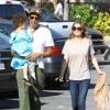 Ellen Pompeo, son mari Chris Ivery et leur fille Stella quittent un magasin Toys'R'Us à Los Angeles. Le 24 novembre 2012.