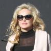 Sharon Stone, lunettes de soleil et manteau classe, la marque du glamour sur le tournage de Fading Gigolo à New York, le 26 novembre 2012.