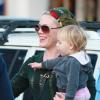 Pink et sa fille Willow vont au parc à Los Angeles le 27 novembre 2012.