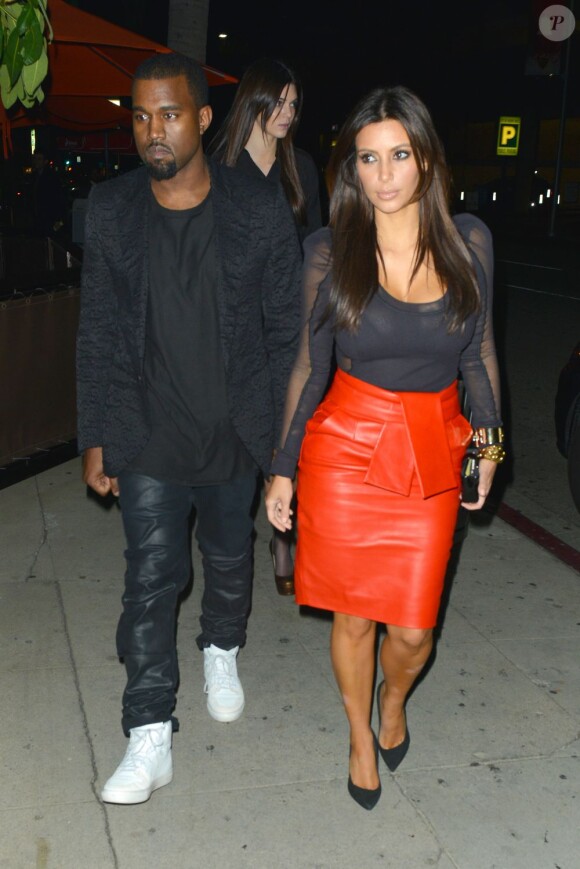Kanye West et Kim Kardashian habillée d'une robe Balenciaga, arrivent au restaurant Crustacean. Beverly Hills, le 21 novembre 2012.