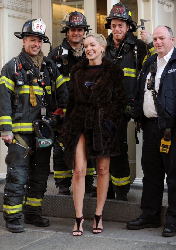 Sharon Stone très sexy sur le tournage du film Fading Gigolo à New York, le 29 novembre 2012.