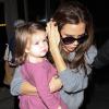 Victoria Beckham débarque à l'aéroport de Los Angeles avec sa jolie fille Harper le 1er décembre 2012.
