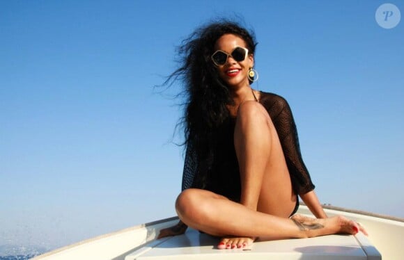 Rihanna a posté sur Facebook un album photo de ses vacances en Méditerranée.