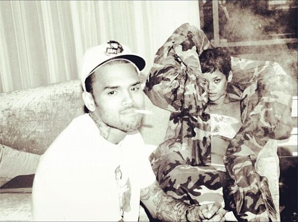 Chris Brown a posté sur Instagram cette photo de lui et Rihanna dans sa chambre d'hôtel, avec le message : "Que serait la musique aujourd'hui si ces gosses n'avaient pas existé ?"